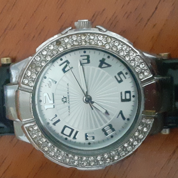 Womens watch - Picture 2 of 3